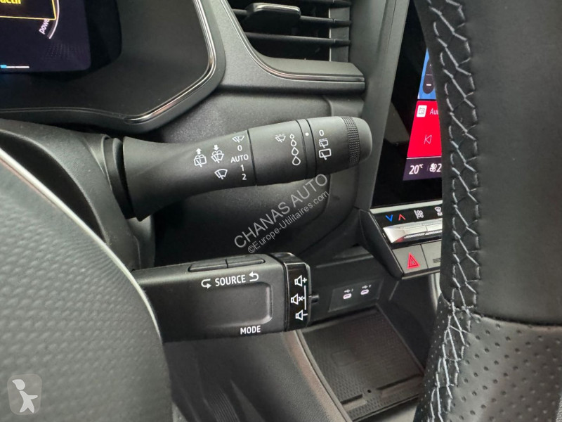 Véhicule utilitaire Renault E-Tech full hybrid...