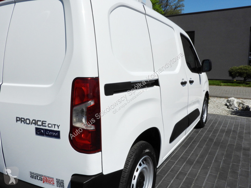 Véhicule utilitaire Toyota CITY