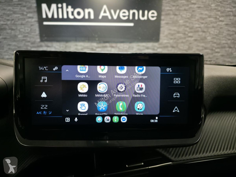 Véhicule utilitaire Peugeot 2008 1.2i Hybrid -...