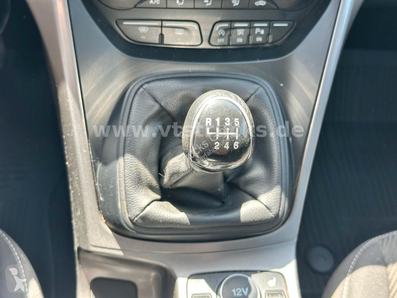 عربة نفعية Ford Sync Edition