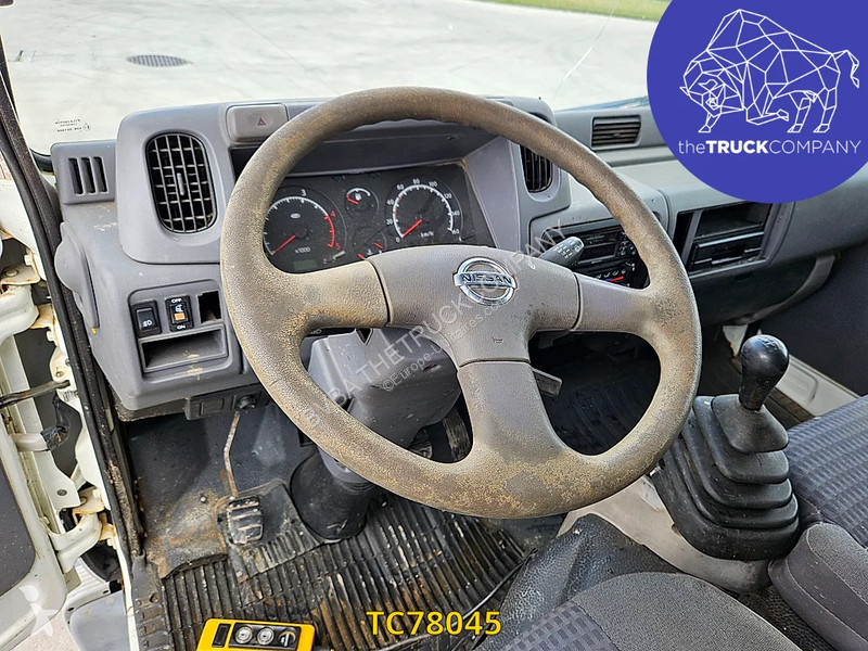 عربة نفعية Nissan 120cv dc benne