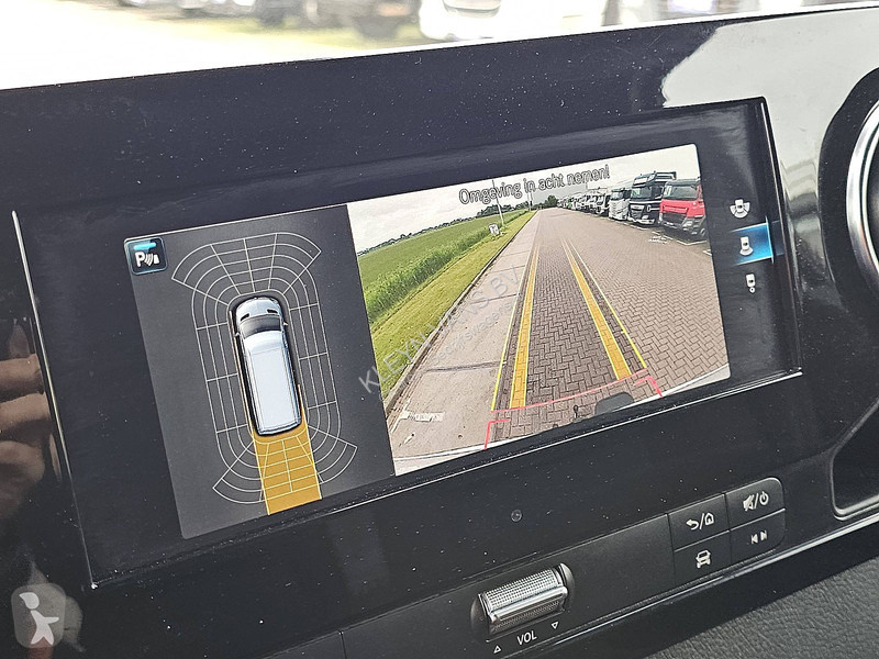 Лекотоварен автомобил Mercedes 319 L2H1 V6 LED...