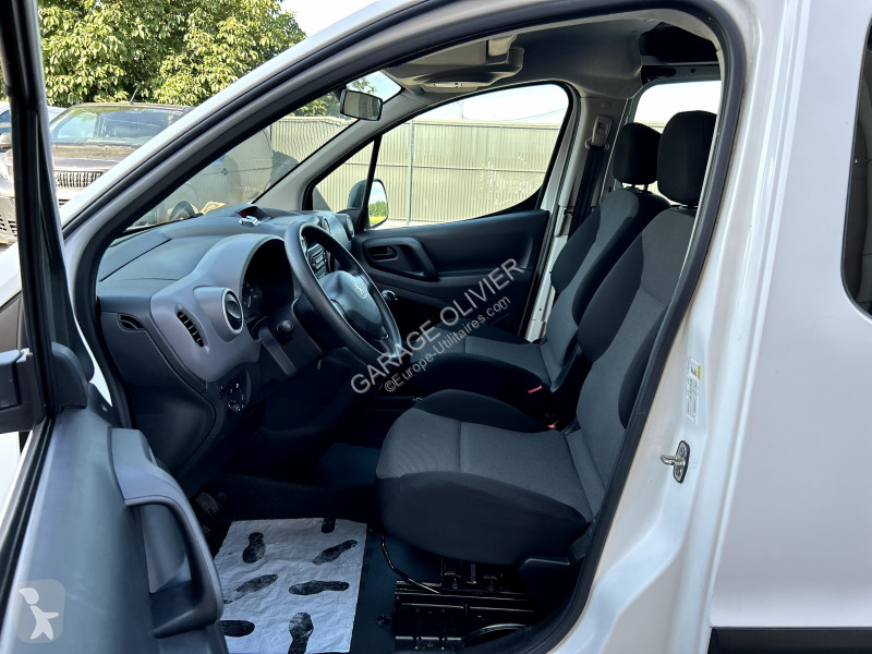 Véhicule utilitaire Peugeot Long Cabine...