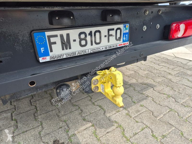 Лекотоварен автомобил Renault Master 2.3 -...