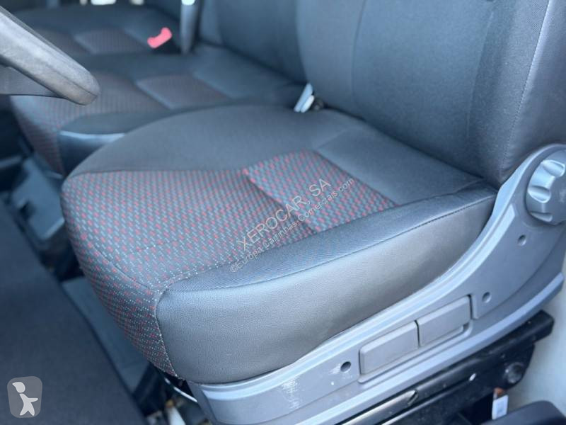 عربة نفعية Peugeot