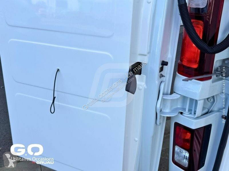 Samochód dostawczy Nissan