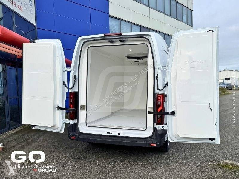 Samochód dostawczy Nissan