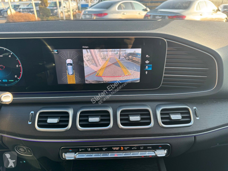 عربة نفعية Mercedes 300 d AMG...