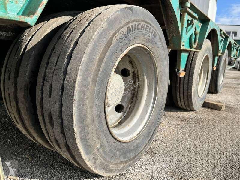 Véhicule utilitaire   3 ESSIEUX