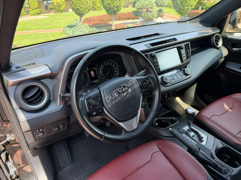 Samochód dostawczy Toyota RAV-4