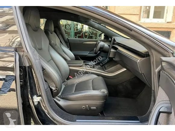 Véhicule utilitaire Tesla MODEL S