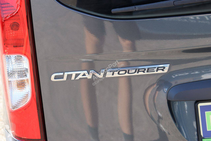 Véhicule utilitaire Mercedes Tourer 112