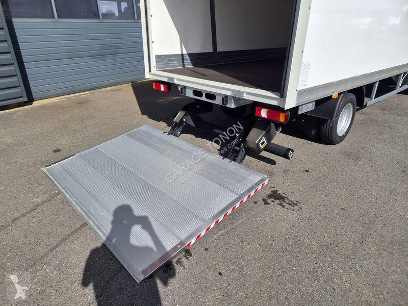 Véhicule utilitaire Iveco 35-180 HI-MATIC...