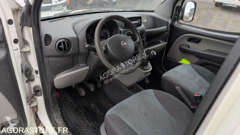 Véhicule utilitaire Fiat DOBLO