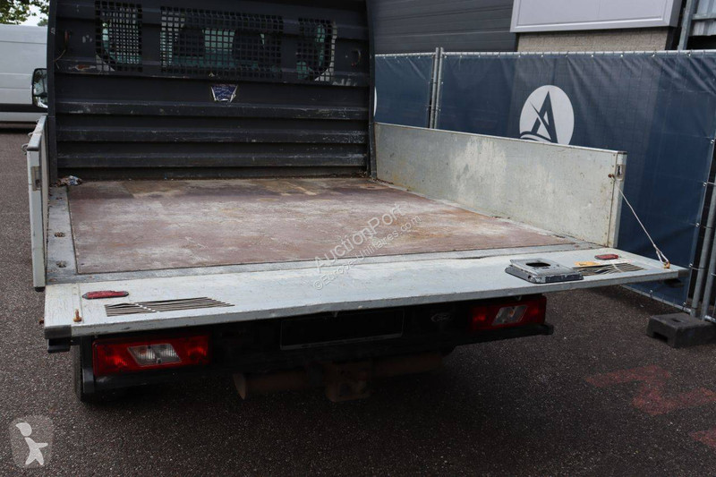 Véhicule utilitaire Ford