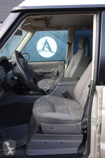 Véhicule utilitaire Land Rover V8