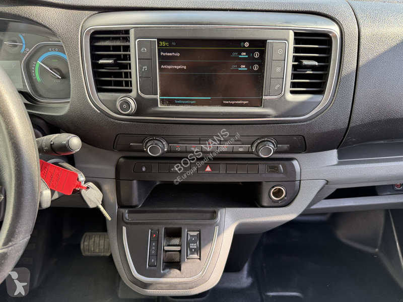 Véhicule utilitaire Peugeot 75 kWh 136PK L2H1...