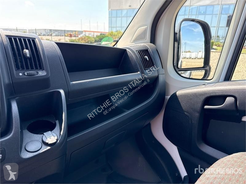 Комерційні автомобілі Opel 2.2