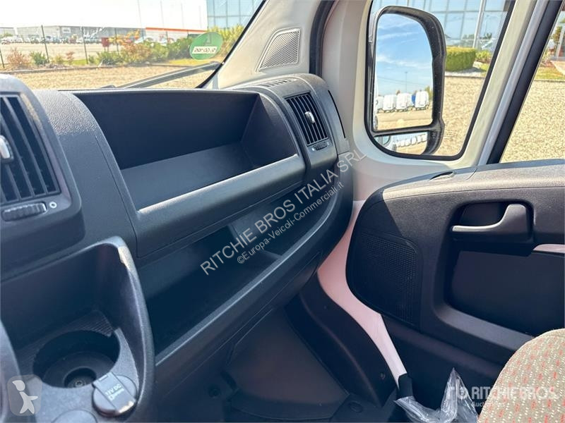 Véhicule utilitaire Opel 2.2