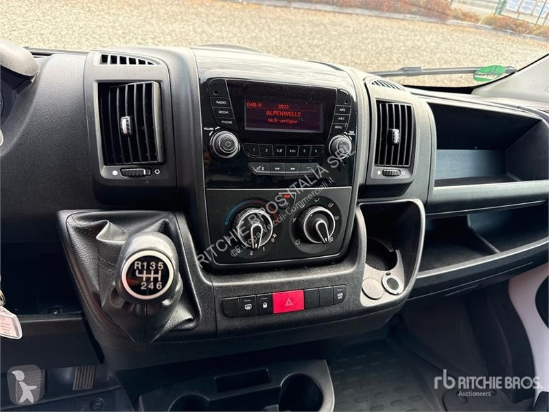 Véhicule utilitaire Opel 2.2