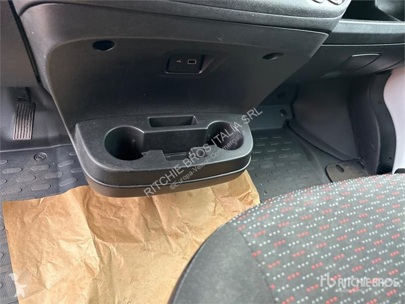 Véhicule utilitaire Opel 2.2