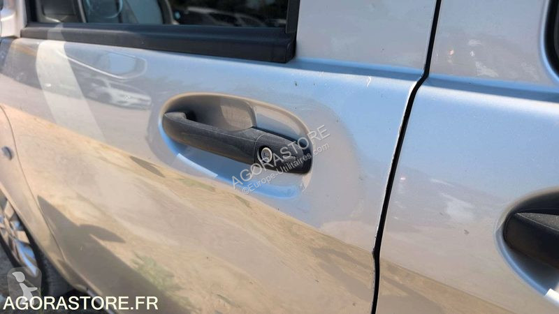 Véhicule utilitaire Mercedes VITO
