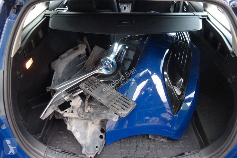 Лекотоварен автомобил Toyota AURIS TOURING 1,8...