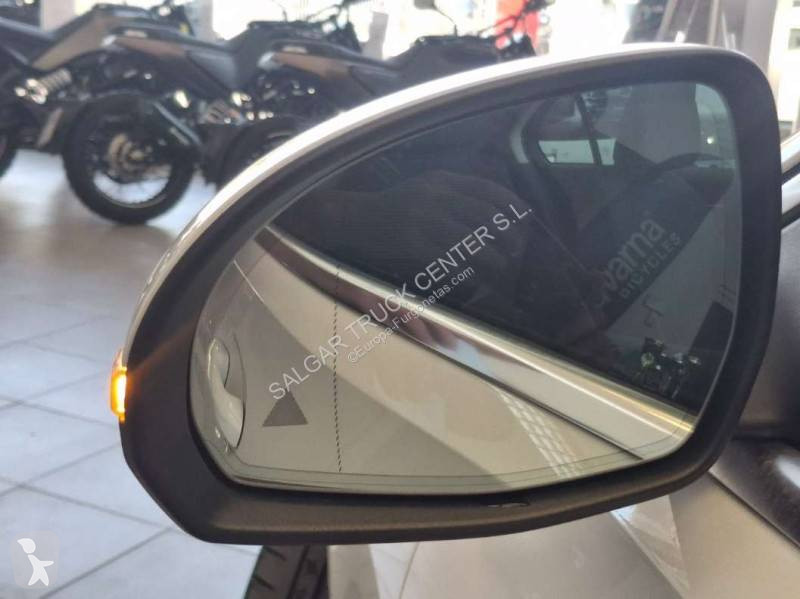 Комерційні автомобілі Mercedes 200
