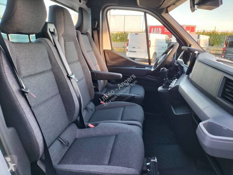 Véhicule utilitaire Nissan