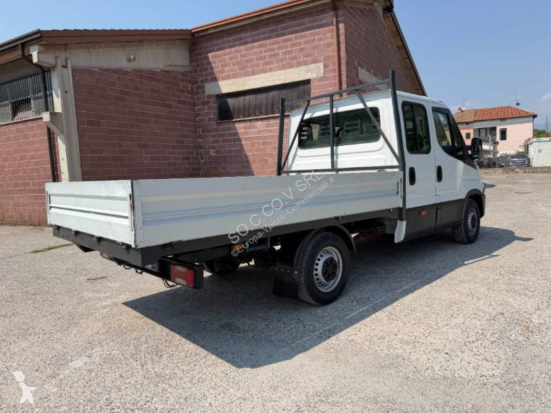 Лекотоварен автомобил Iveco 35S12