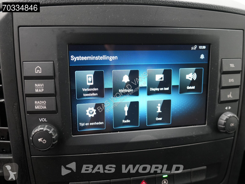 Лекотоварен автомобил Mercedes 114 Automaat...