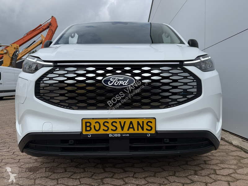 Лекотоварен автомобил Ford 71kWh 136PK...
