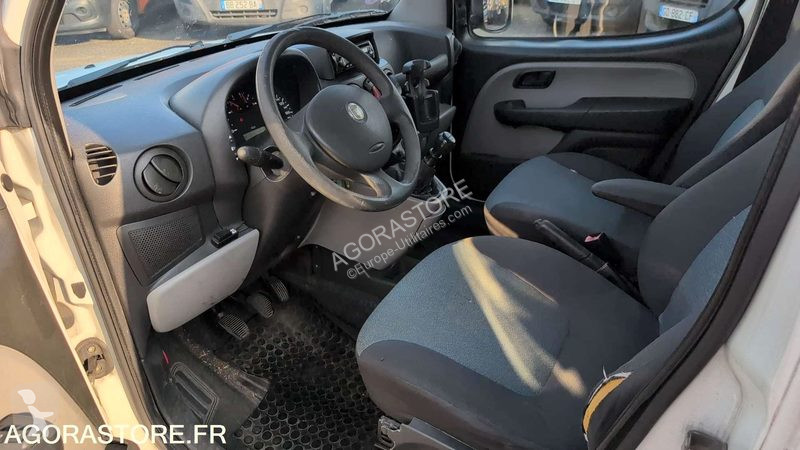 Лекотоварен автомобил Fiat DOBLO