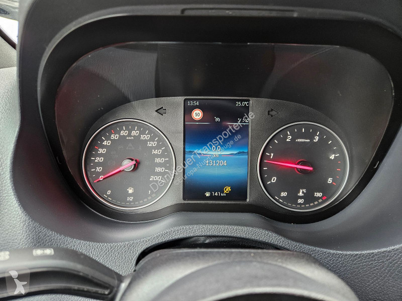 Лекотоварен автомобил Mercedes 317 CDI...