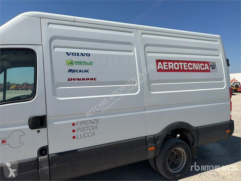 Furgoneta Iveco 35C15 Cargo Van