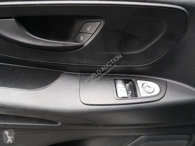Bedrijfswagen Mercedes 116