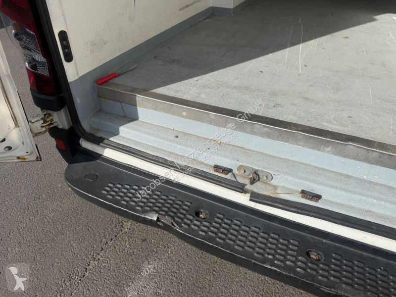 Véhicule utilitaire Iveco 35s15 Carrier Xarios...