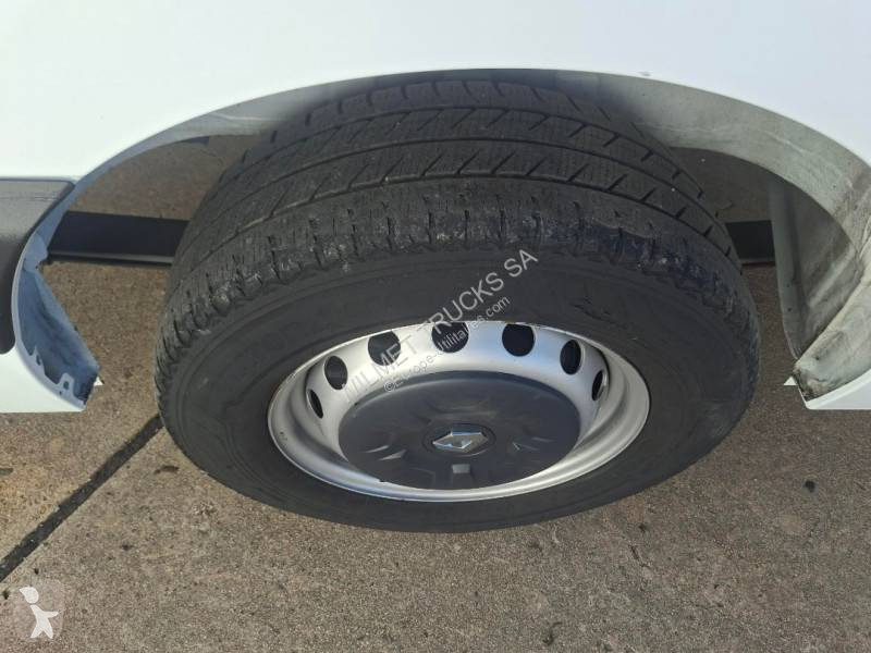 Véhicule utilitaire Renault 2.3 DCI 145