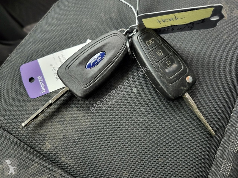 Véhicule utilitaire Ford 300 2.0 TDCI L1H1...