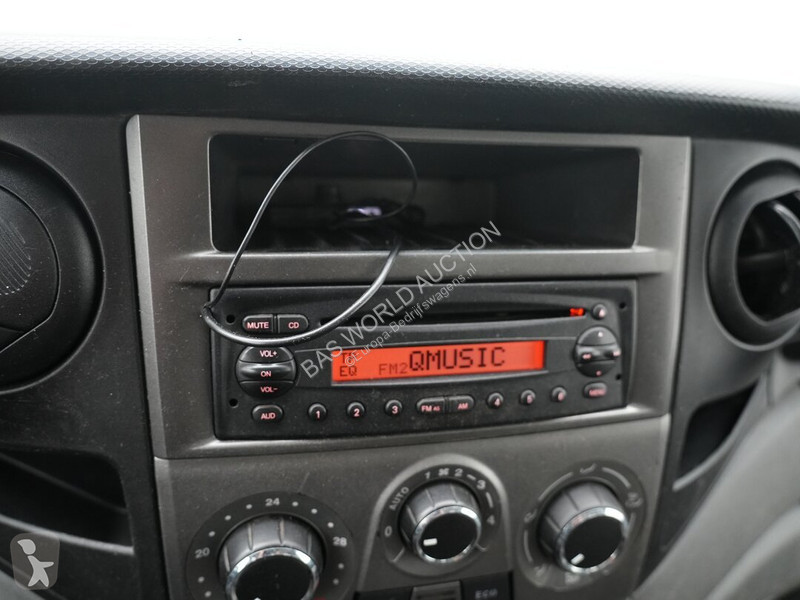 Véhicule utilitaire Iveco 35C13
