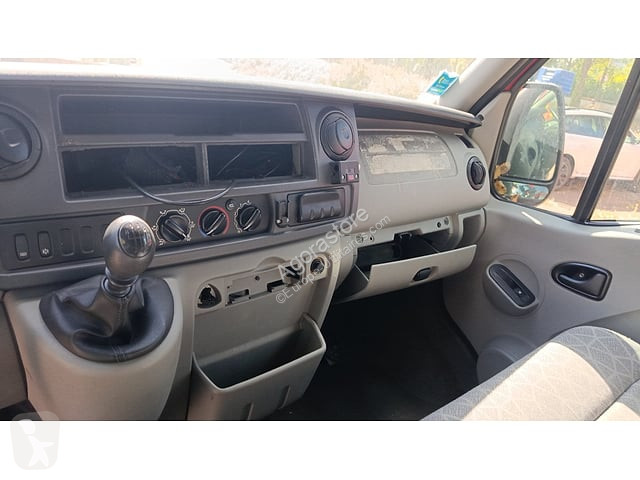 Коммерческий автомобиль Renault MASTER
