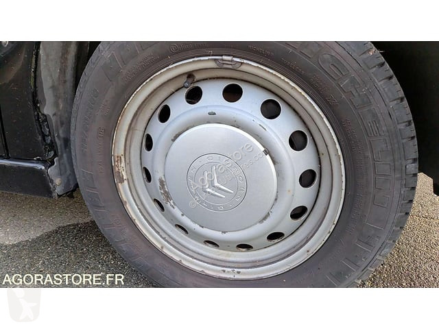 Коммерческий автомобиль