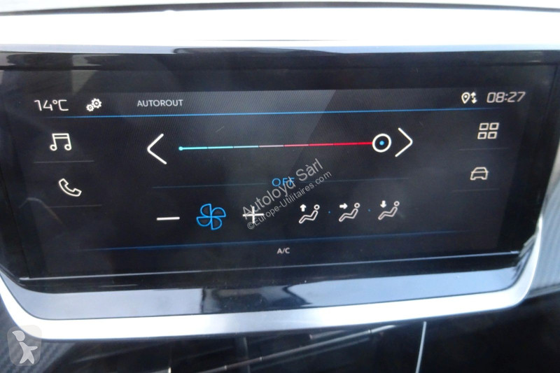Коммерческий автомобиль Peugeot 1,2 HYBRID 100 BVA