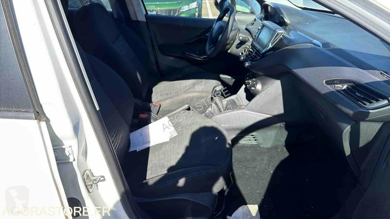 Samochód dostawczy Peugeot 208