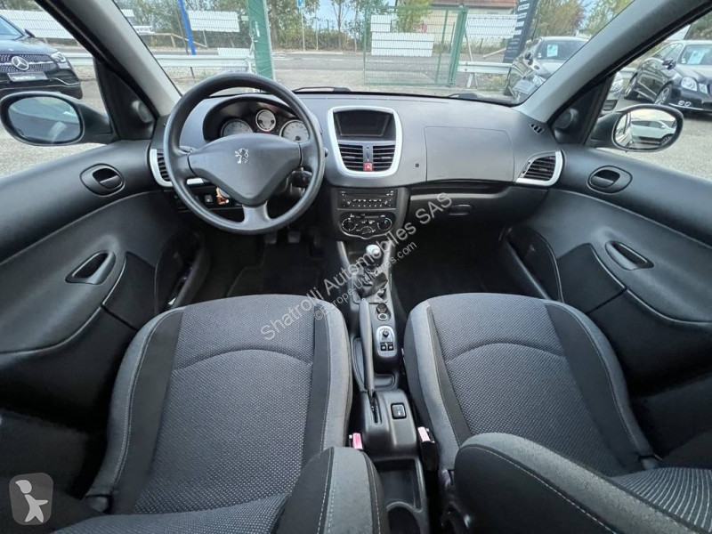 Autoutilitară Peugeot 1.1 i 60ch 4cv 5Portes...