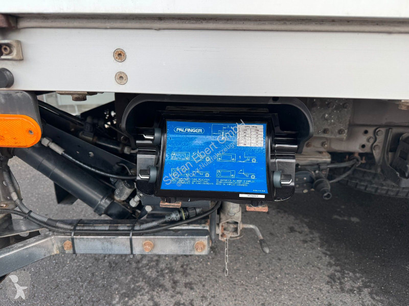 Véhicule utilitaire Iveco 35S16...