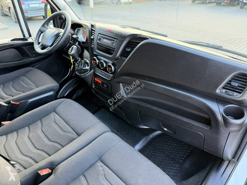 Véhicule utilitaire Iveco 70C18 V H