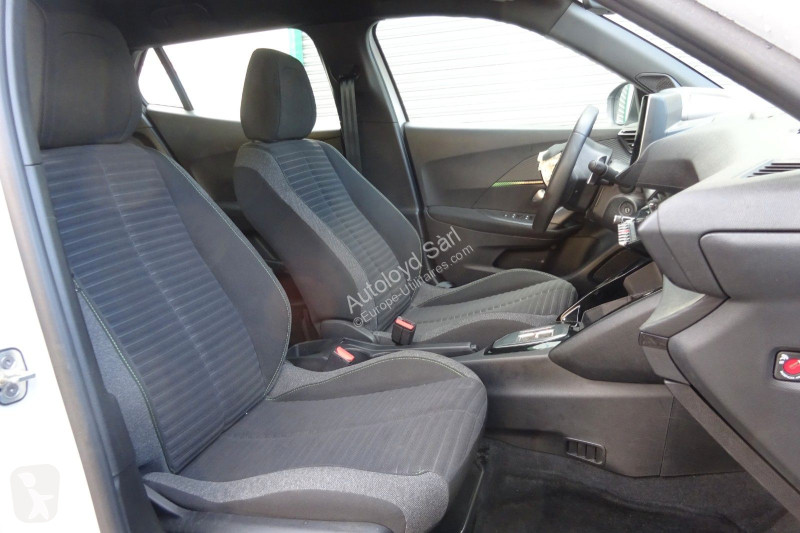 Užitkové vozidlo Peugeot 1,2 HYBRID 136 BVA