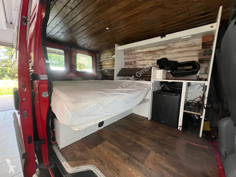 Véhicule utilitaire Iveco...