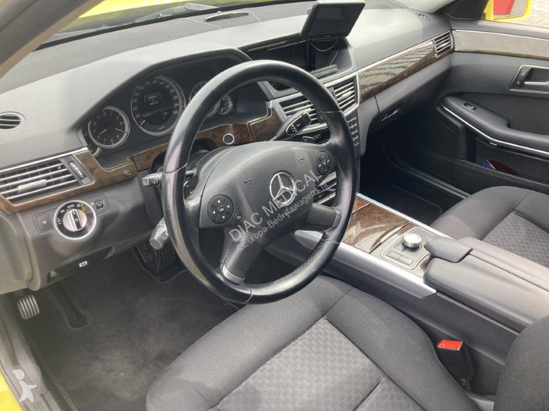 Véhicule utilitaire Mercedes Diesel E- CDI WITH...